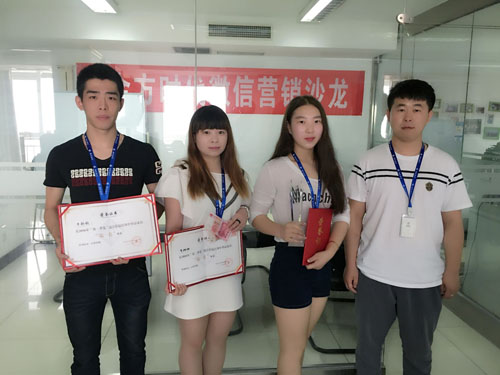 北京網(wǎng)站建設(shè)公司豐臺(tái)設(shè)計(jì)團(tuán)隊(duì)合影